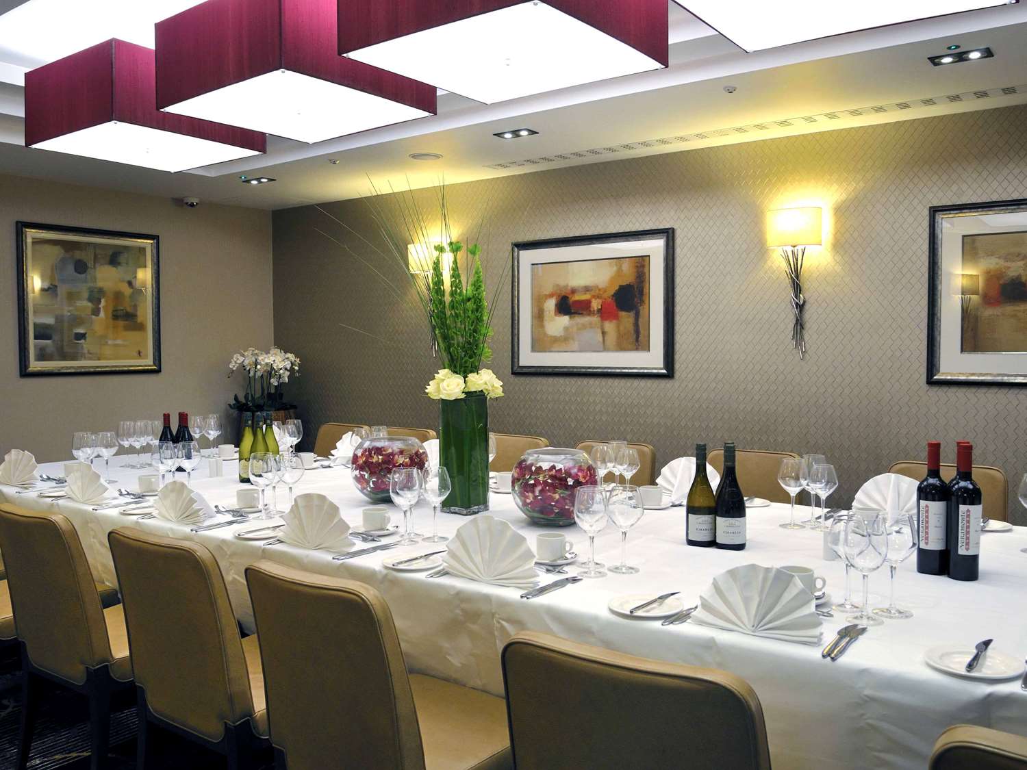 DoubleTree by Hilton London - West End 3