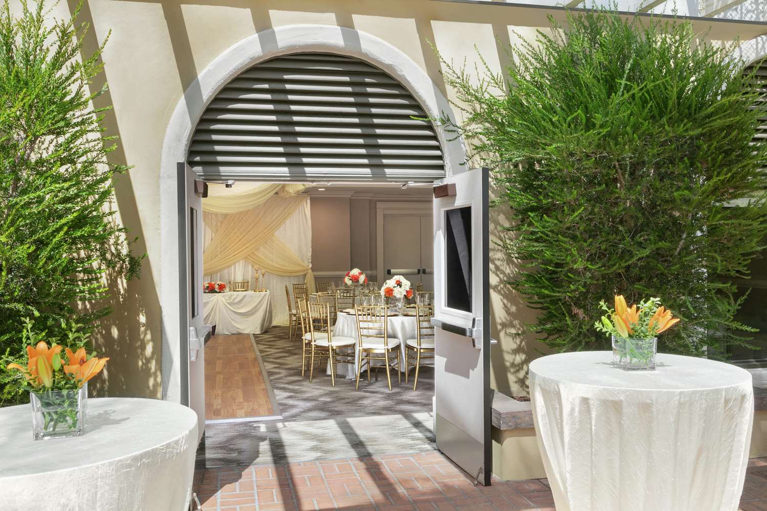 Embassy Suites by Hilton Los Angeles - Downey 3