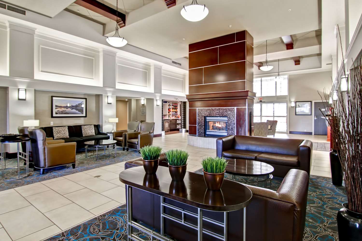 Hampton Inn & Suites by Hilton Calgary-Airport 4