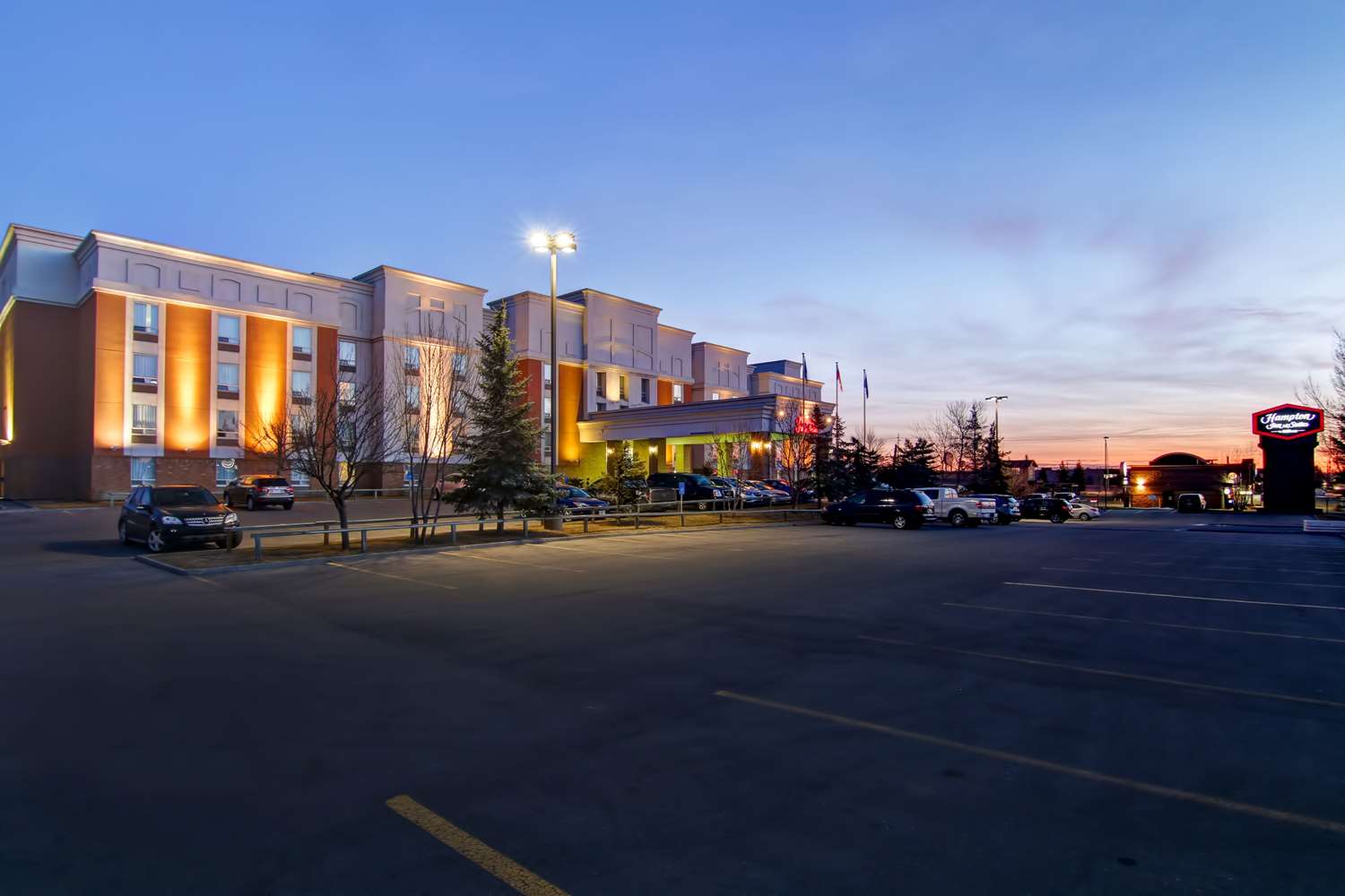 Hampton Inn & Suites by Hilton Calgary-Airport 3
