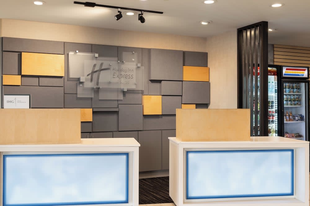 Holiday Inn Express & Suites Tampa East - Ybor City by IHG 3