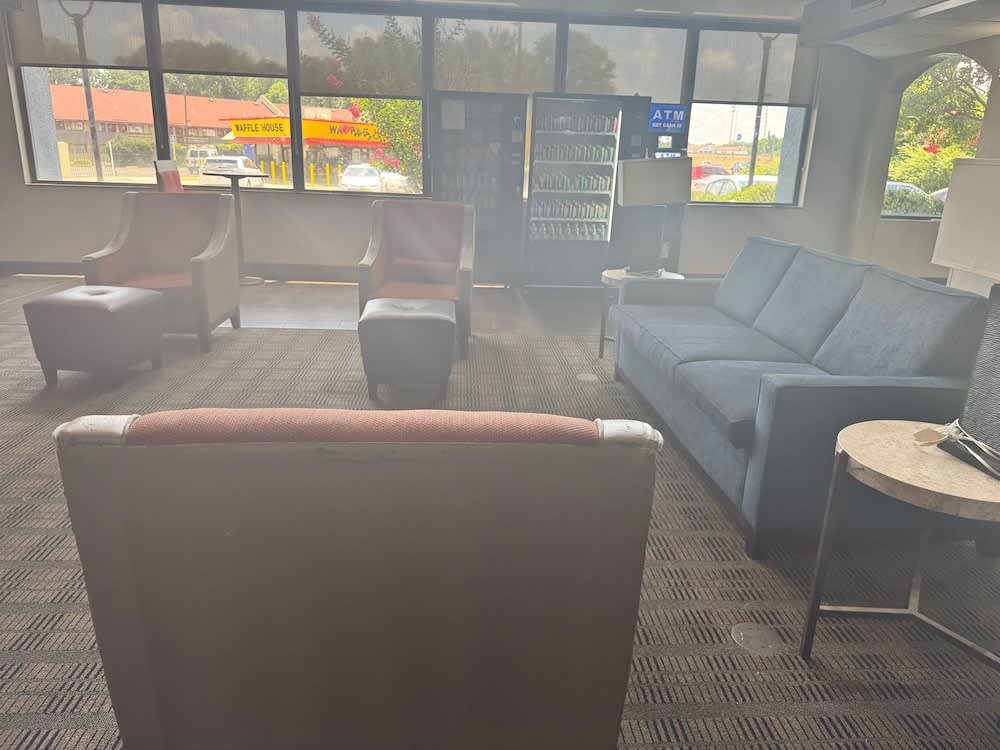 Comfort Inn & Suites Airport-American Way 2