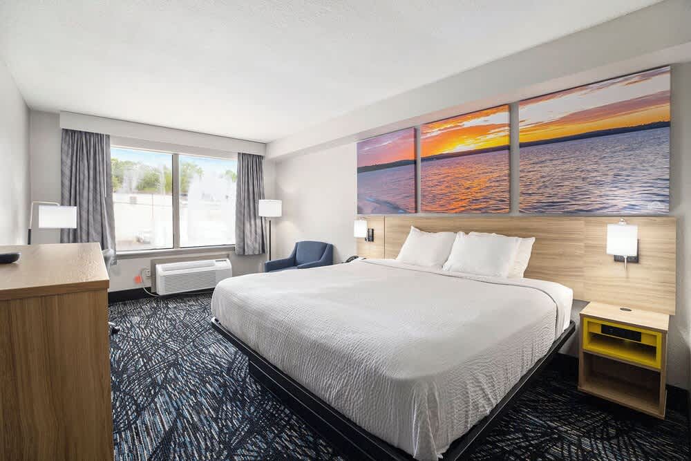 Days Inn & Suites by Wyndham Norton Shores Muskegon 2