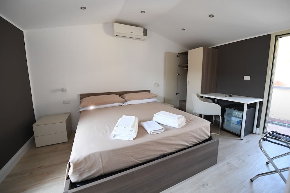 Scilla SeaFront Rooms 4