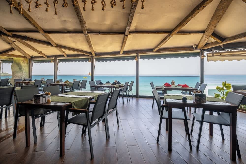 Tropic Beach Club & Resort - Side 2