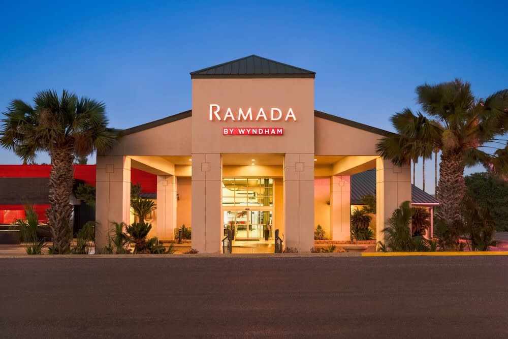 Ramada by Wyndham Del Rio 1