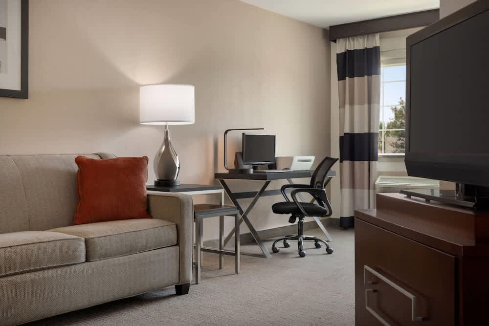 Ramada by Wyndham Del Rio 4