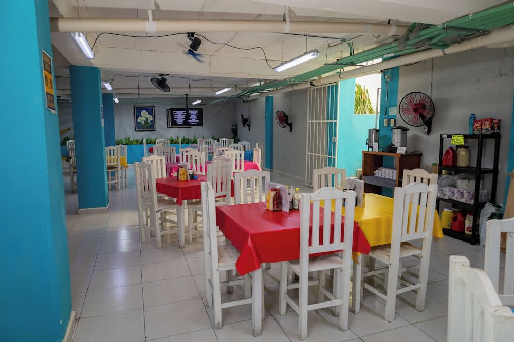 Hotel Las Palmas en Laurel 1