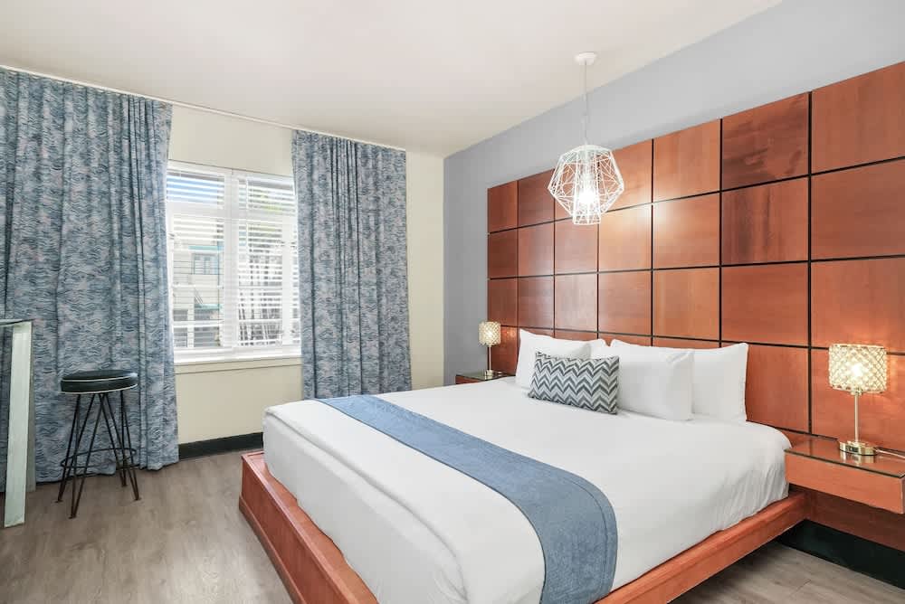 Chesterfield Hotel & Suites 5