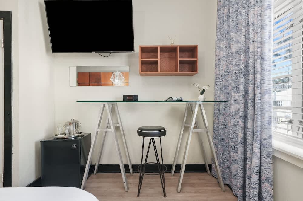 Chesterfield Hotel & Suites 4