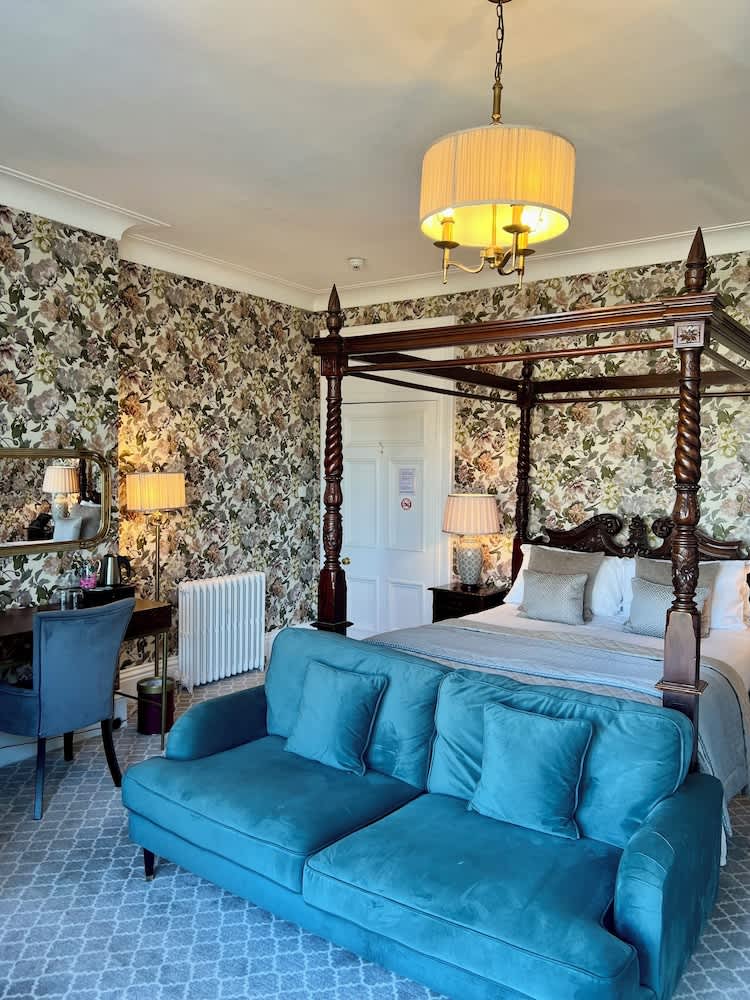 Glenesk Hotel 2