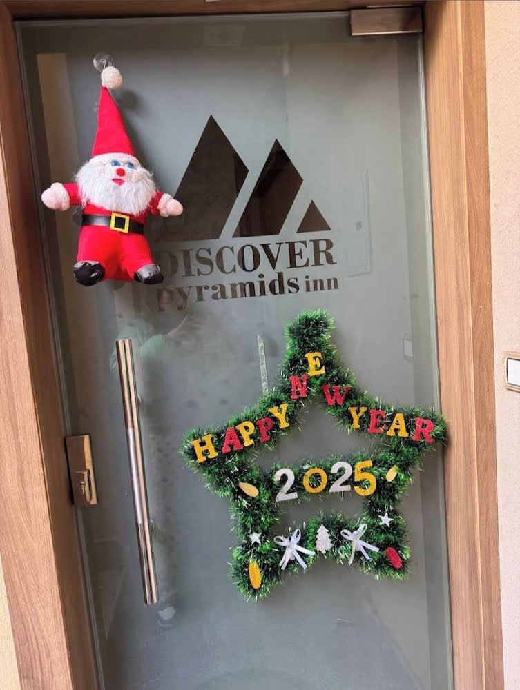Discover pyramids inn 2