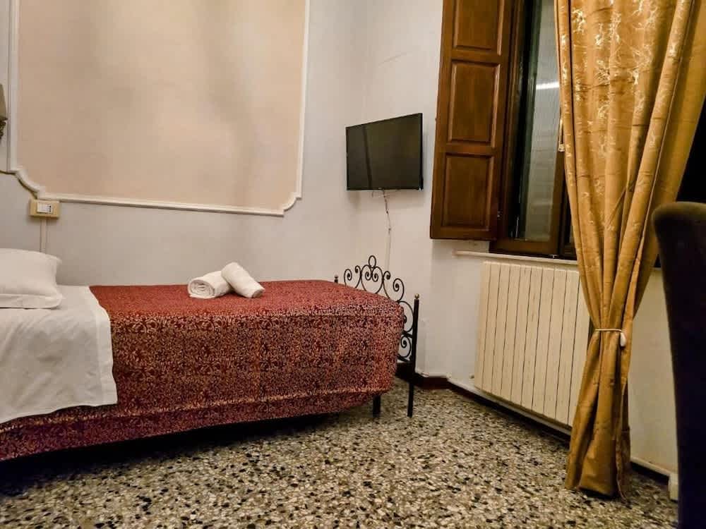 Dietro al Corso 2