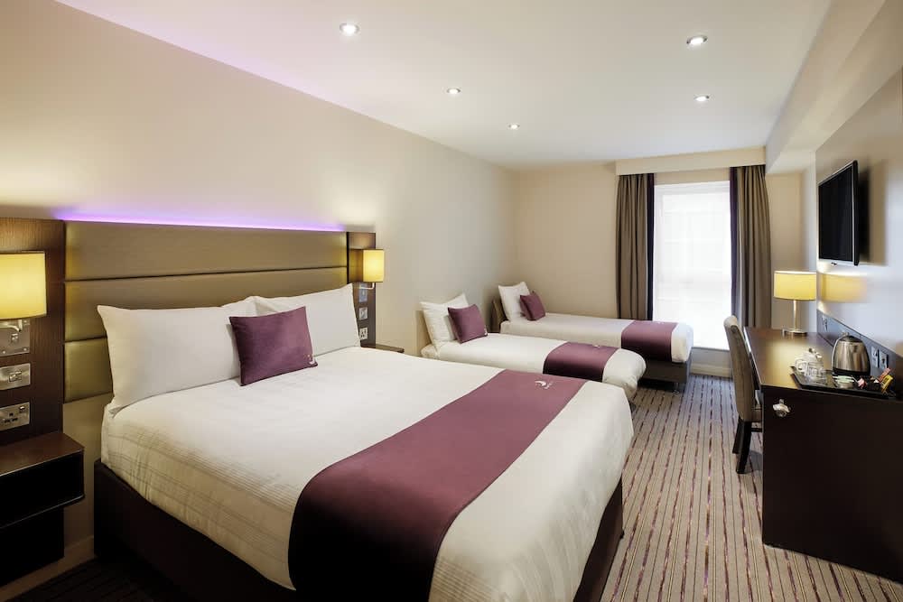 Premier Inn Manchester - Swinton 2