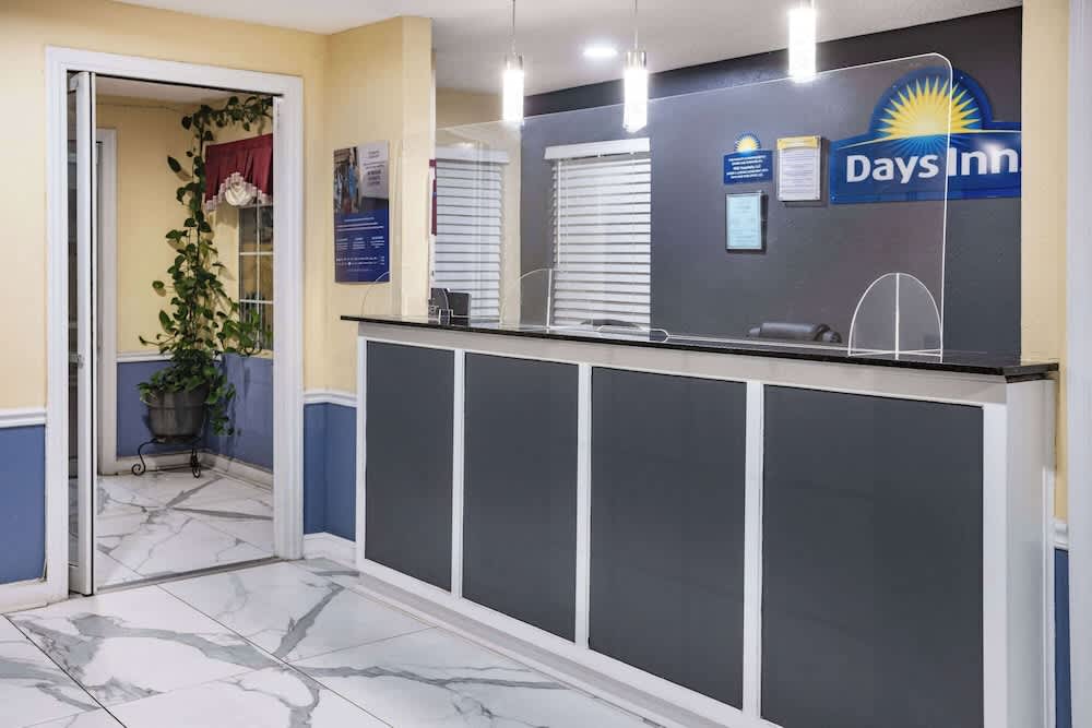 Days Inn by Wyndham Barnwell 2