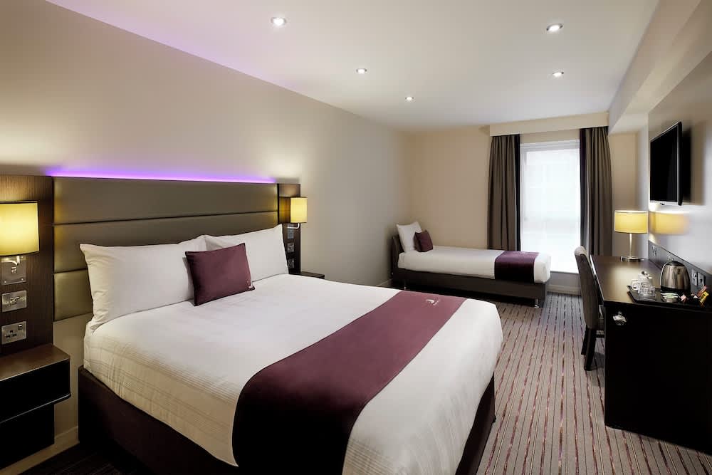 Premier Inn Blackburn South - M65 J4 2