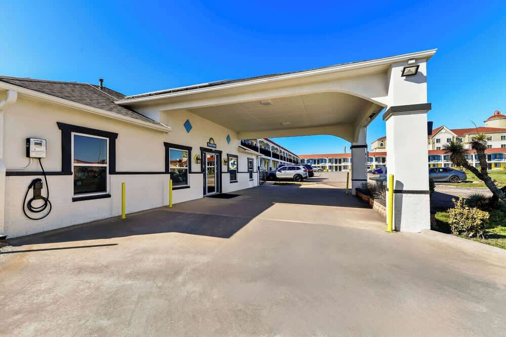 Days Inn by Wyndham Gainesville 1