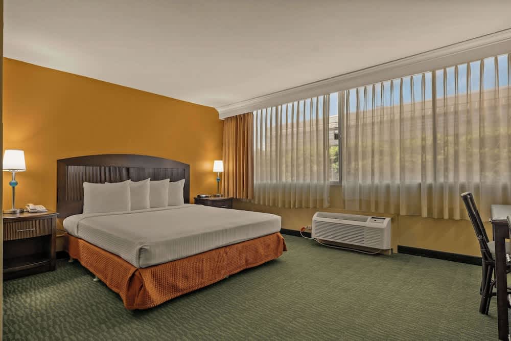 Airport Honolulu Hotel, Trademark Collection by Wyndham 1
