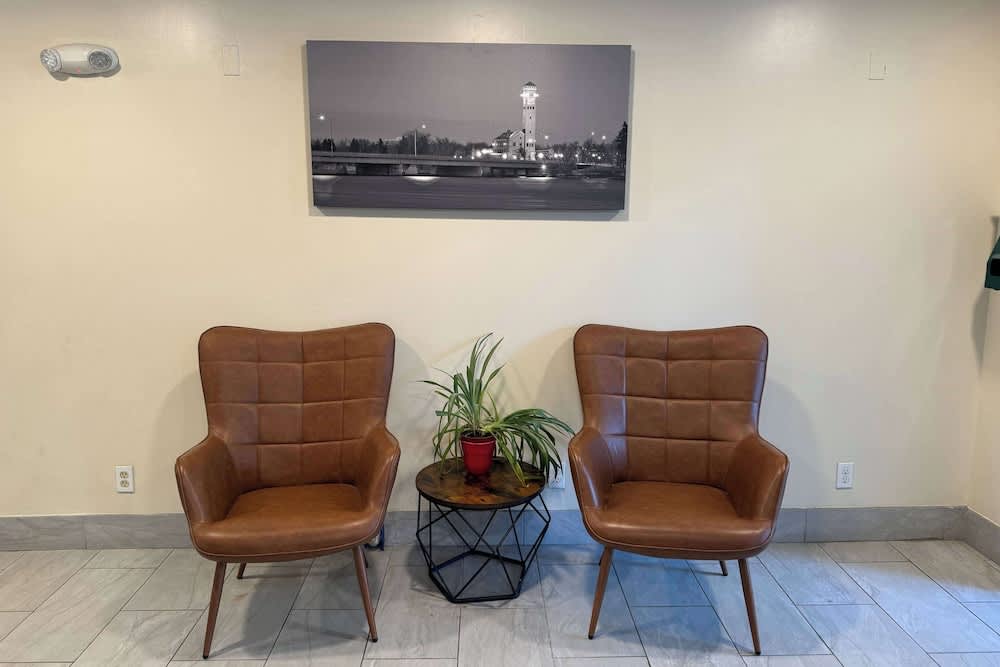 Super 8 by Wyndham Great Falls City Center 4