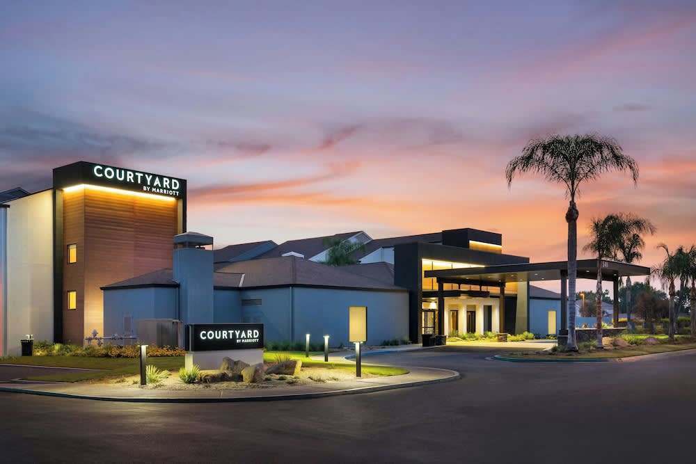 Courtyard by Marriott Fresno 1