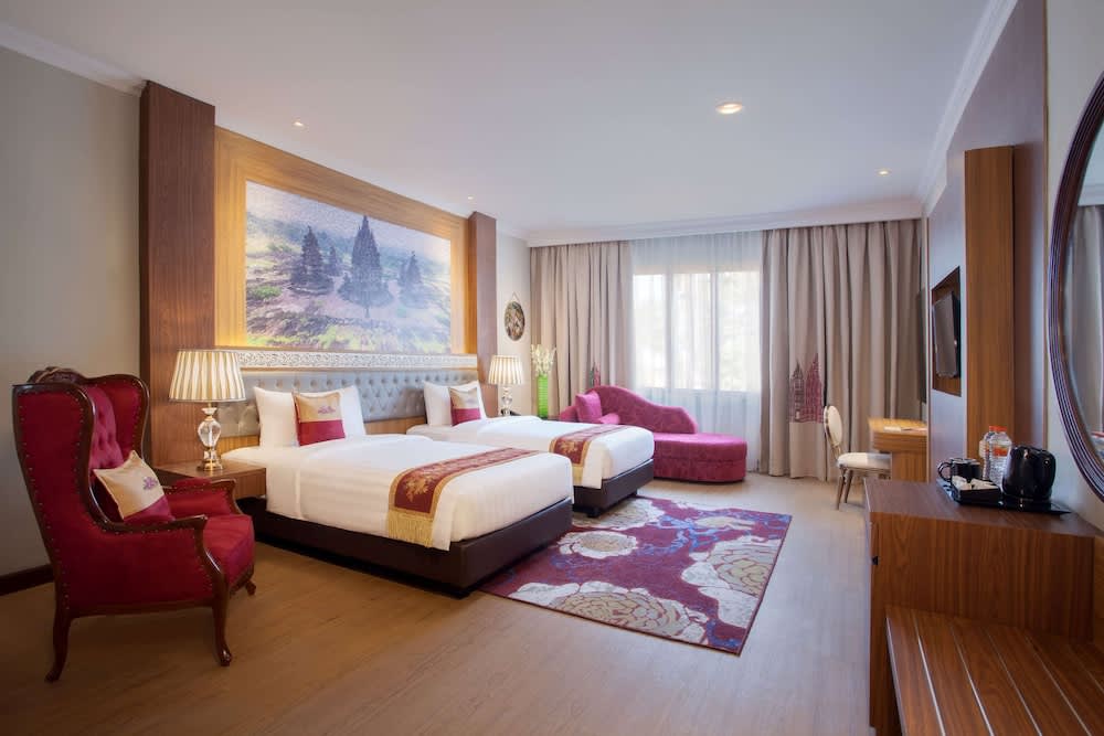 Ramada Suites By Wyndham Solo 1