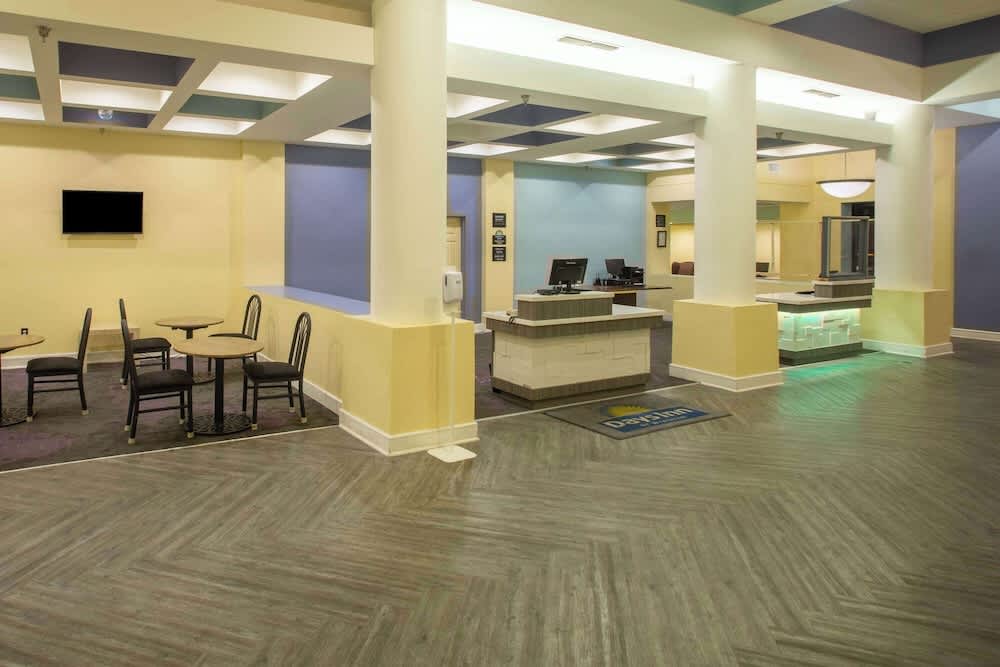 Super 8 by Wyndham Mobile I-65 2