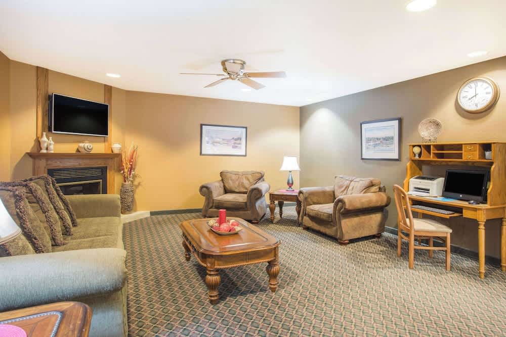 Ramada by Wyndham Spirit Lake/Okoboji 4