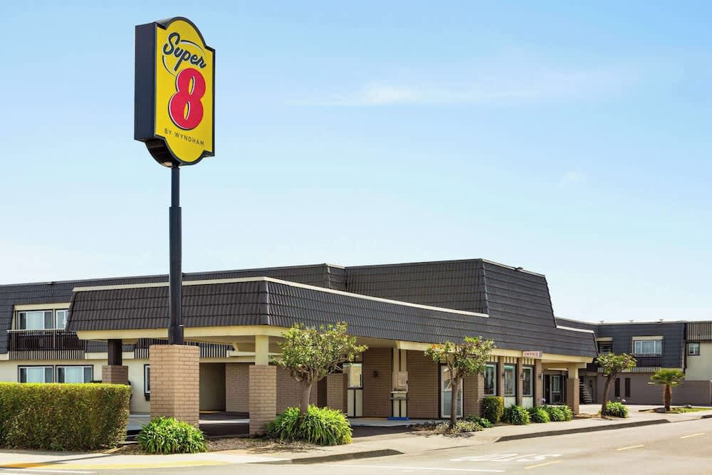 Super 8 by Wyndham Eureka 1