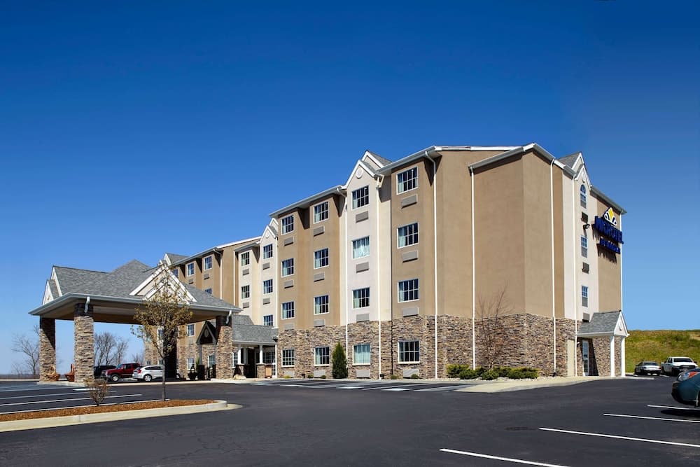 Microtel Inn & Suites by Wyndham Wheeling at The Highlands 1