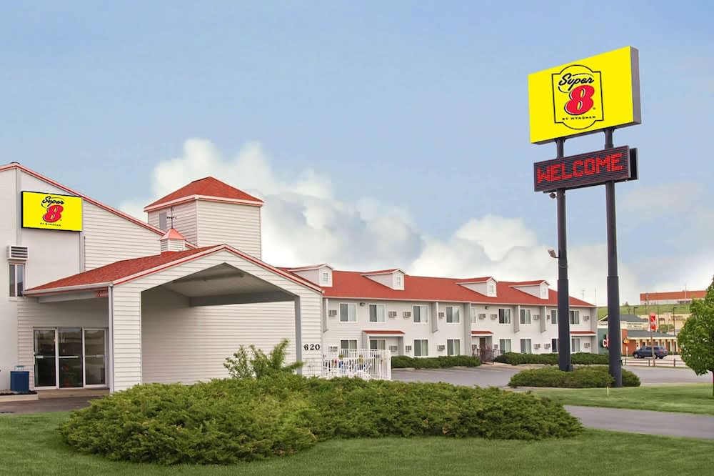 Super 8 by Wyndham Rapid City 1
