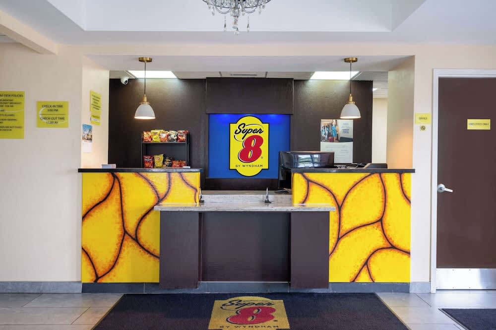 Super 8 by Wyndham Salisbury 2