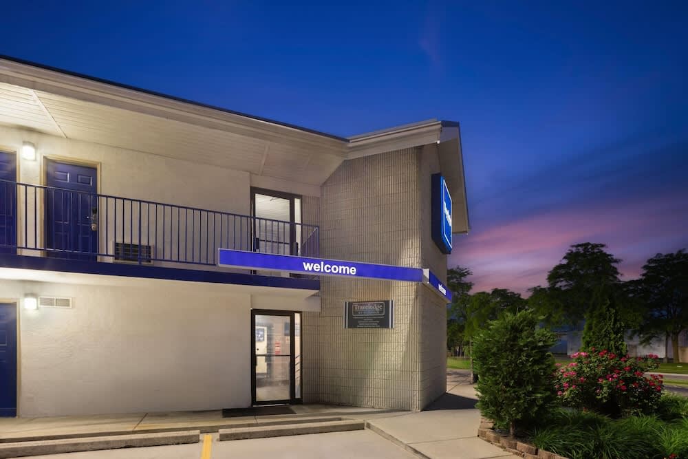Travelodge by Wyndham Madison Heights MI 1