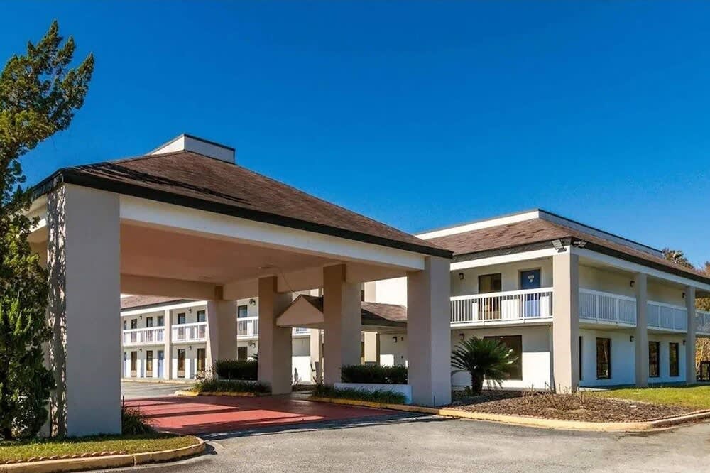 Baymont by Wyndham Metter 1