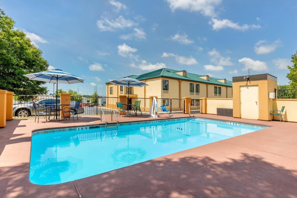 Quality Inn Auburn Campus Area I-85 1