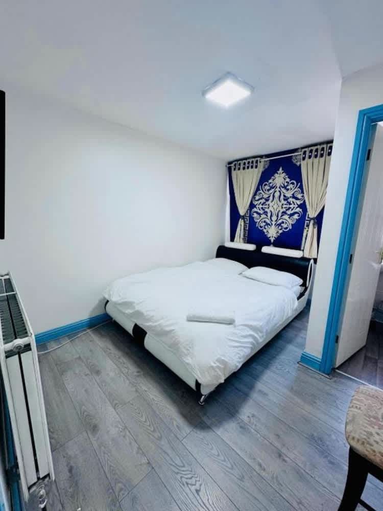 Unique Private Rooms - Bolton Central, Free Parking 1