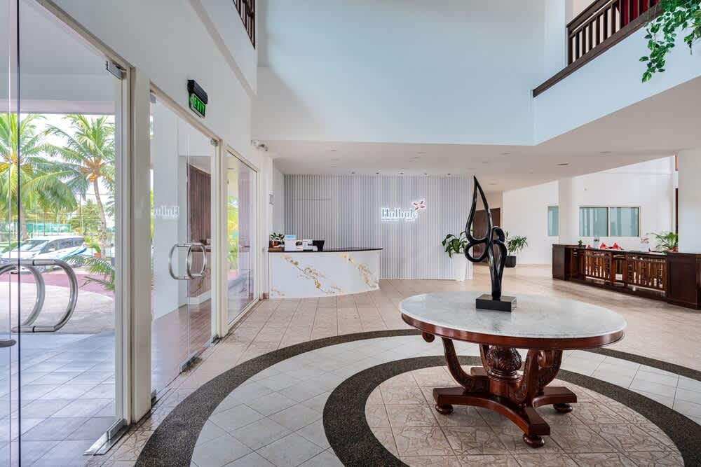 Hulhule Island Hotel 2