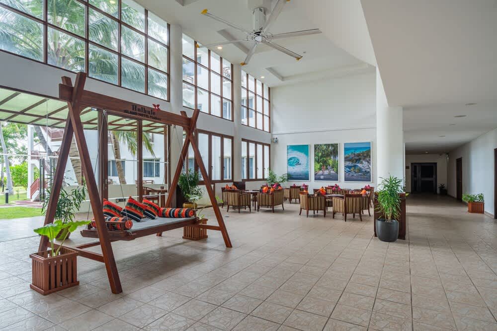 Hulhule Island Hotel 5