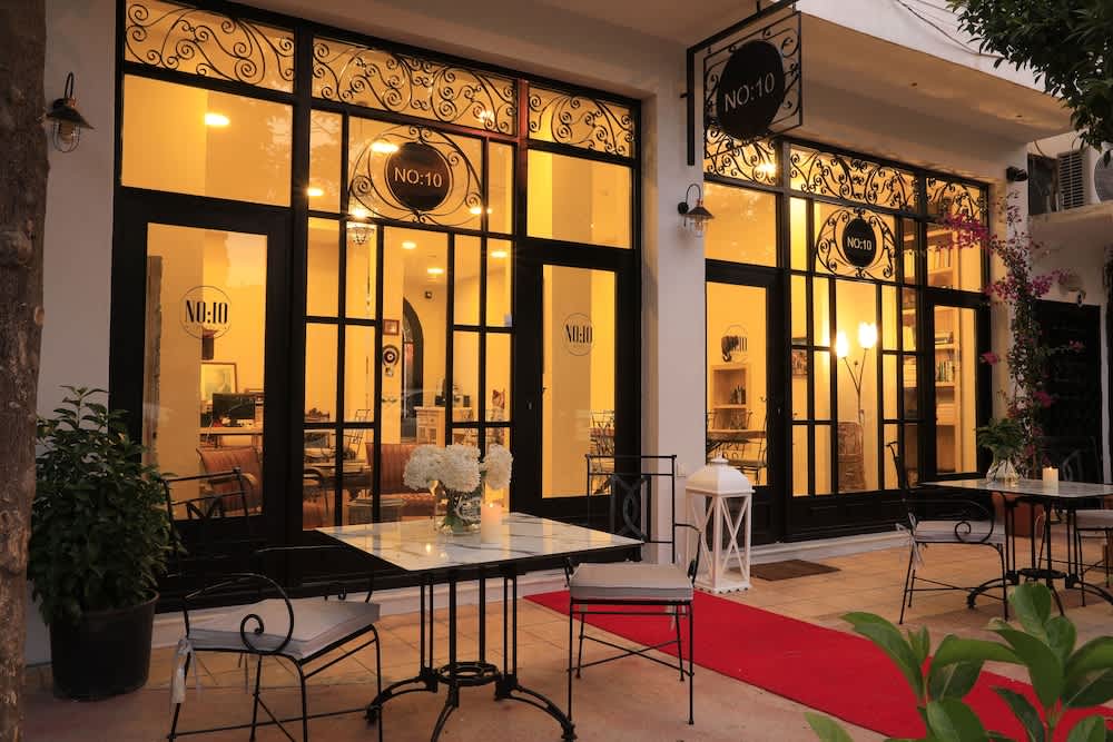 No 10 Hotel 1