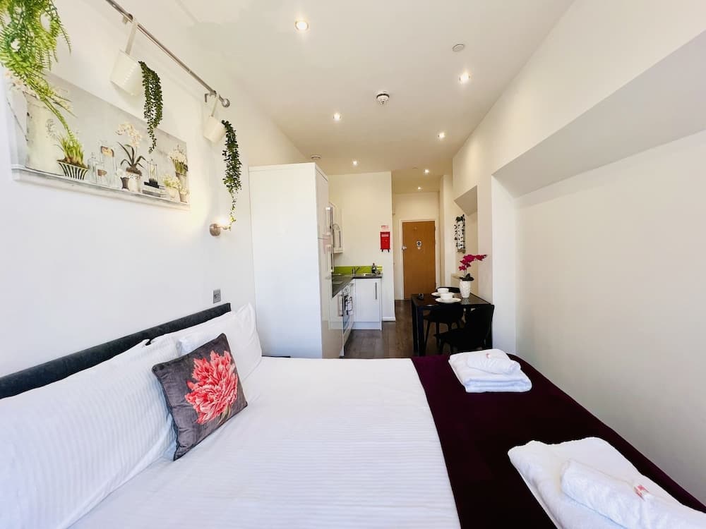 Fox House, Studio Apartments 1
