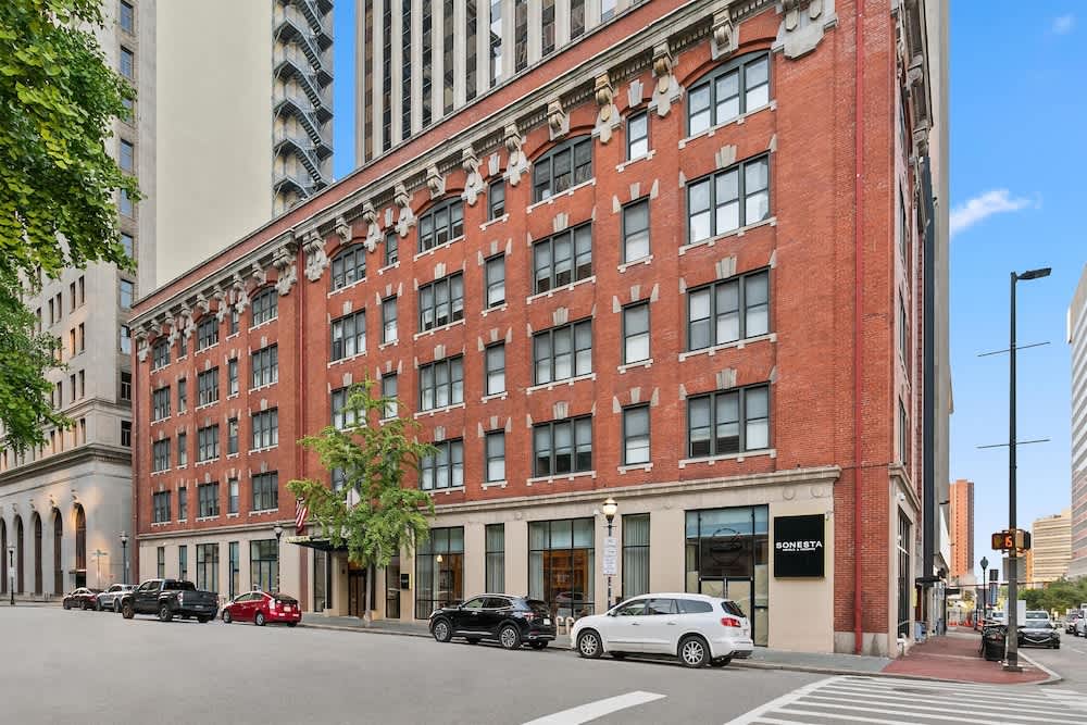 Sonesta Hotel Baltimore Inner Harbor 1