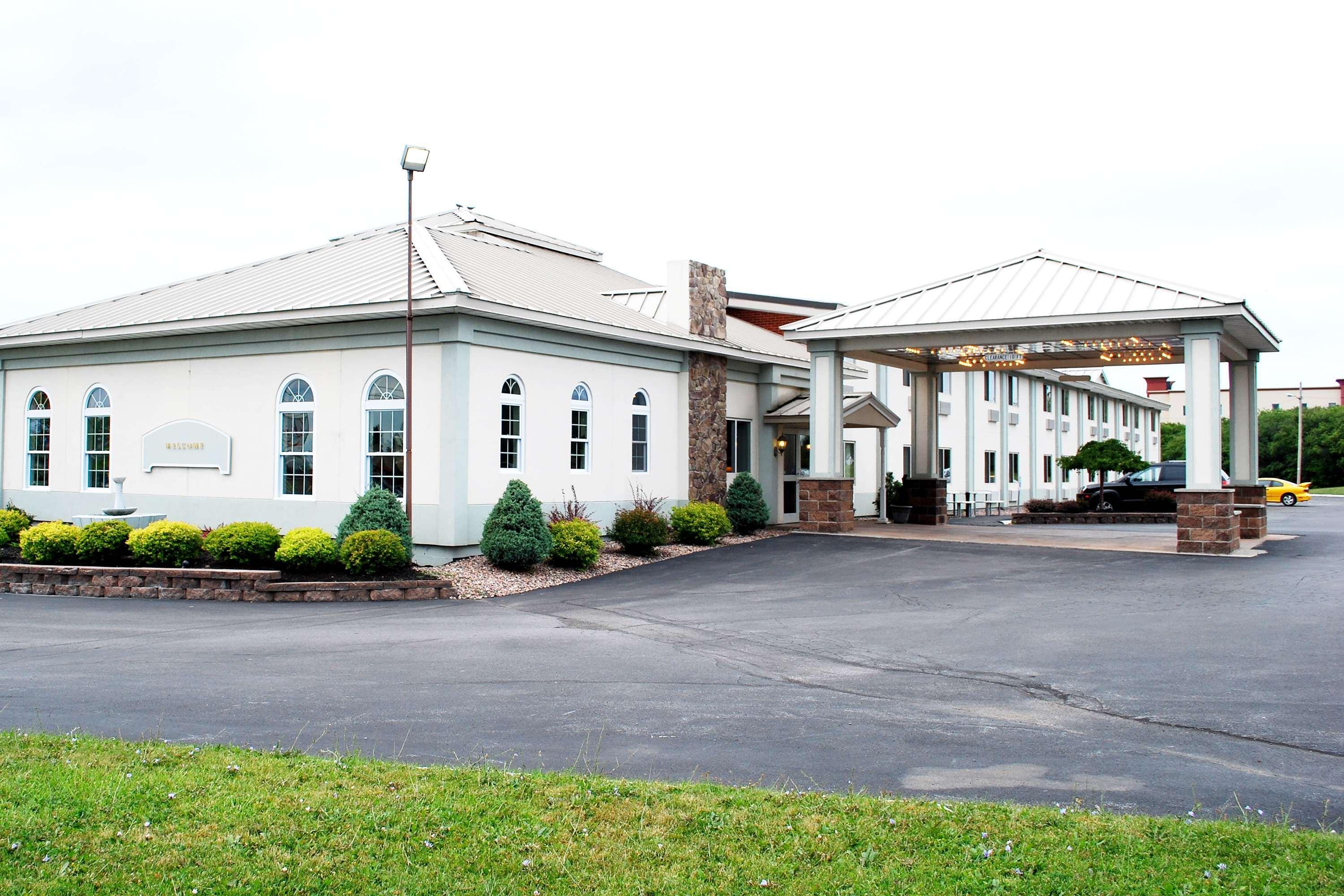 Travelodge by Wyndham Watertown 5