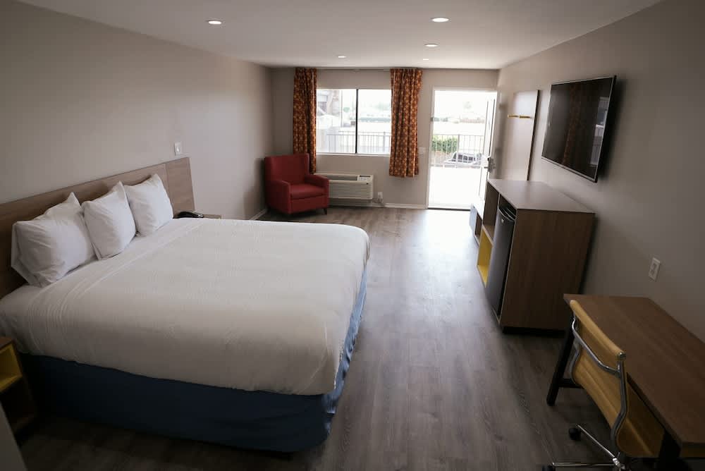 Days Inn by Wyndham Hemet 2