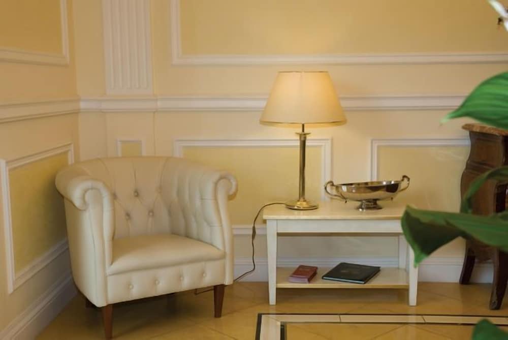 Relais Hotel Antico Palazzo Rospigliosi 2