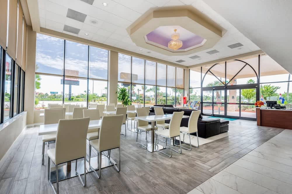 Quality Inn & Suites Kissimmee by The Lake 2