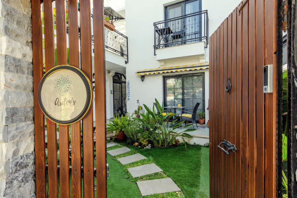 Arden's House 1