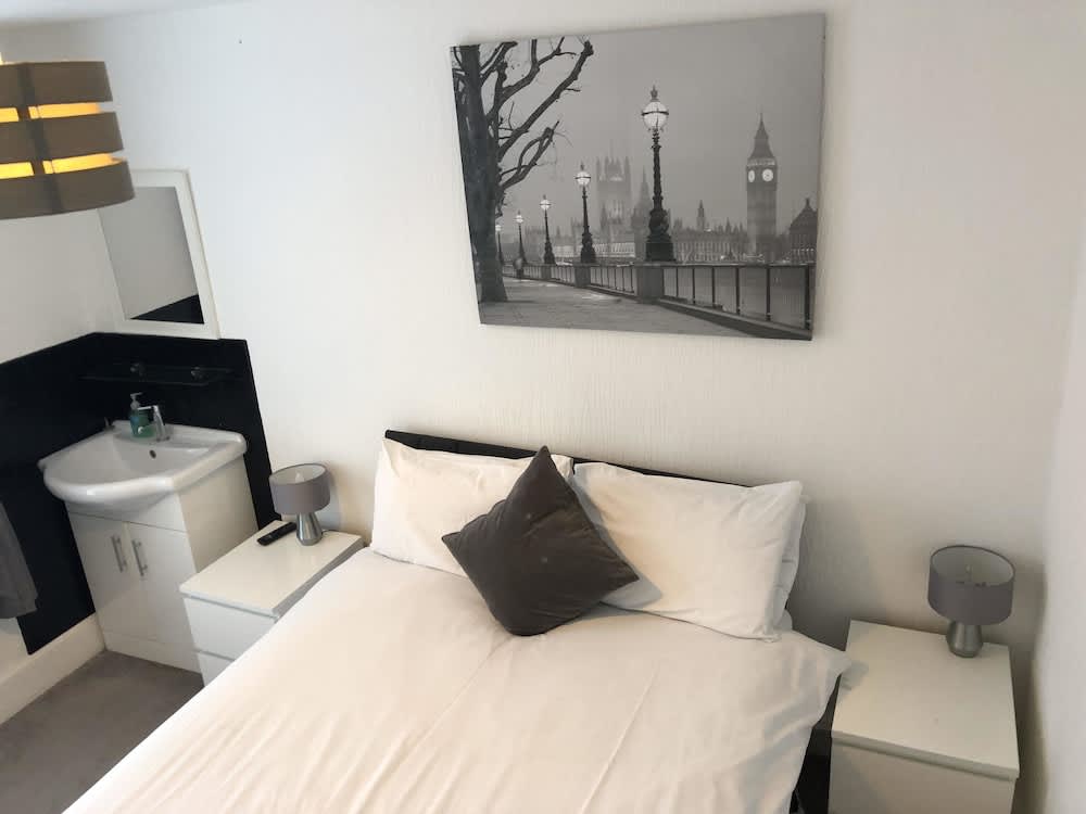 CLAREMONT GUEST HOUSE 5