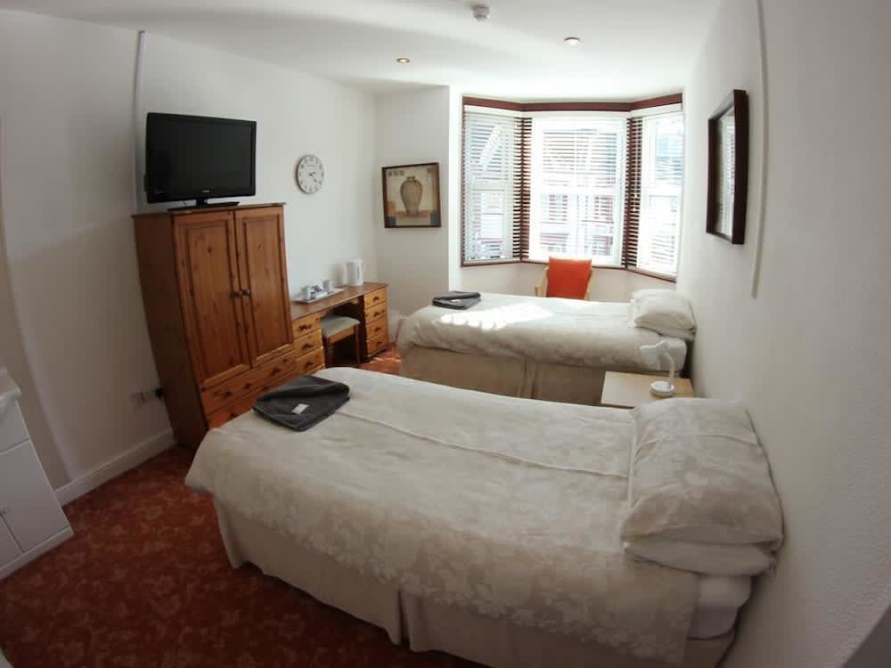 CLAREMONT GUEST HOUSE 2