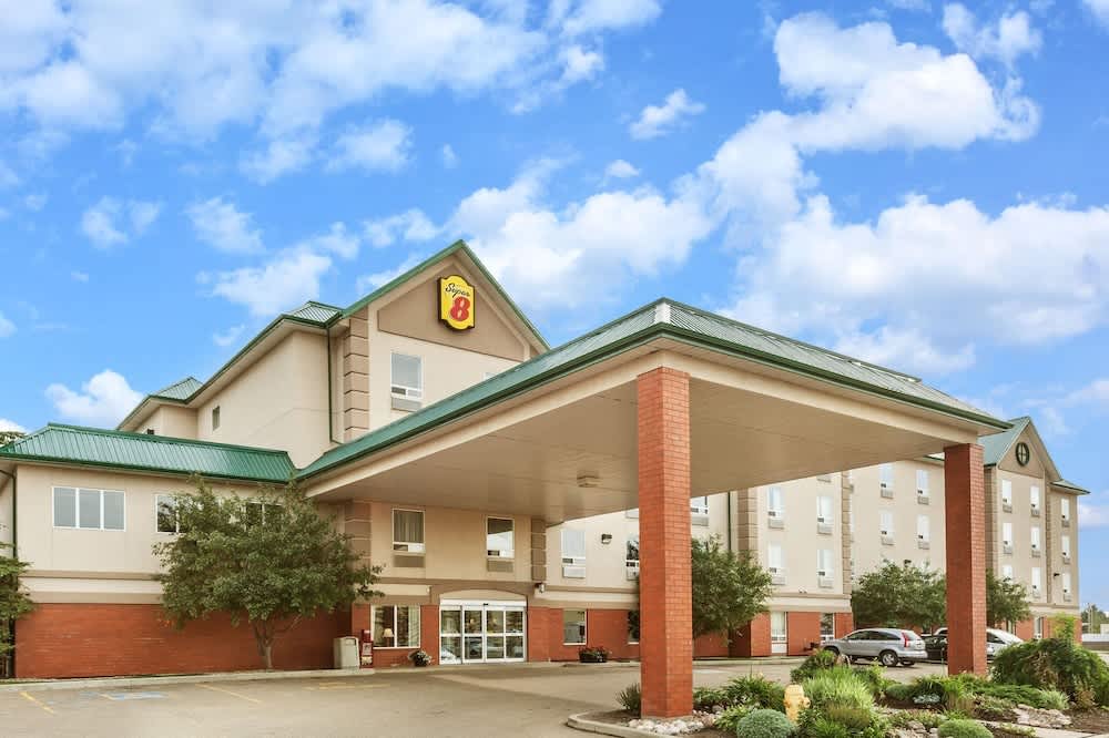 Super 8 by Wyndham Edmonton South 1