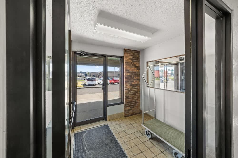 Days Inn by Wyndham Winona 1
