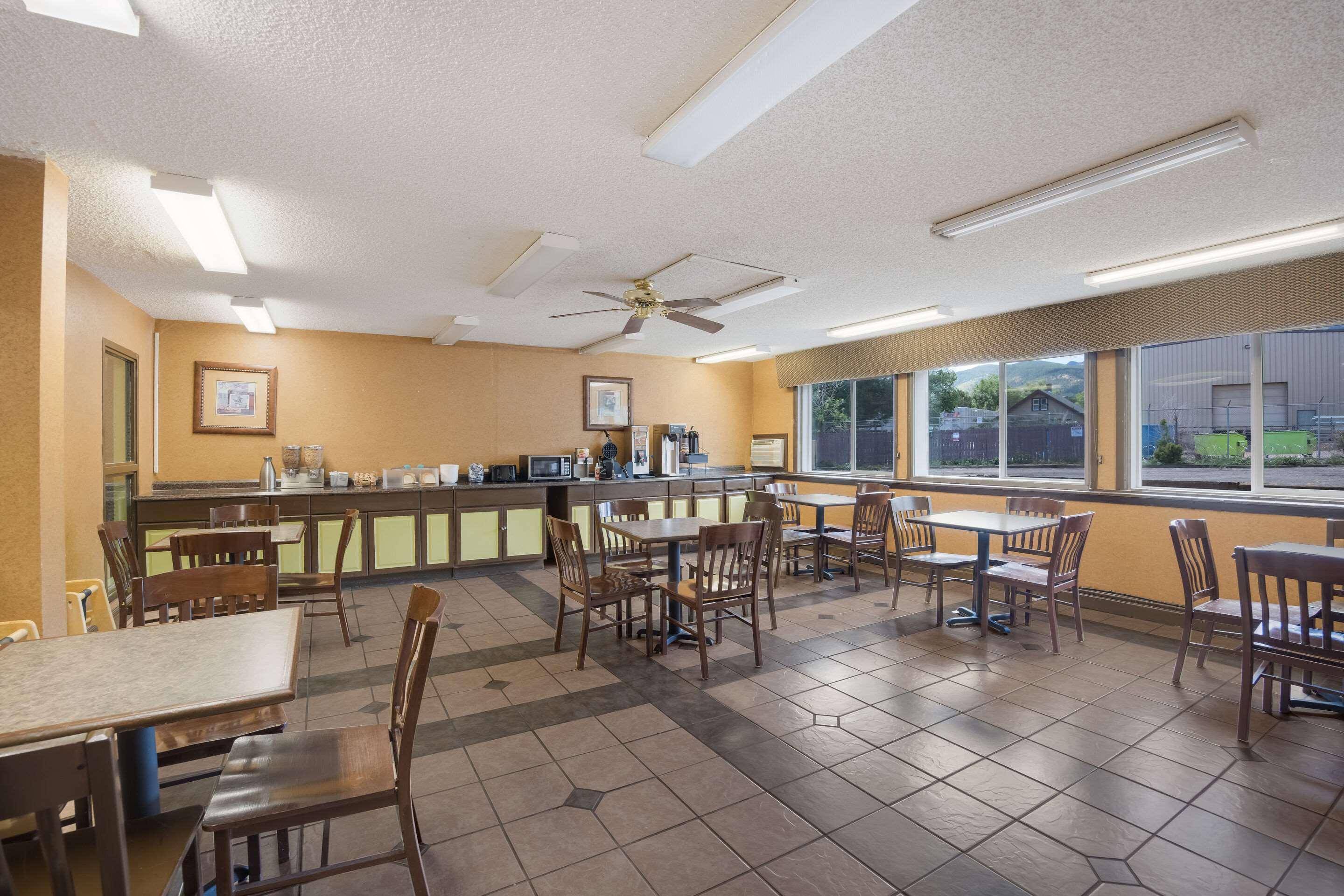 Rodeway Inn Colorado Springs 4